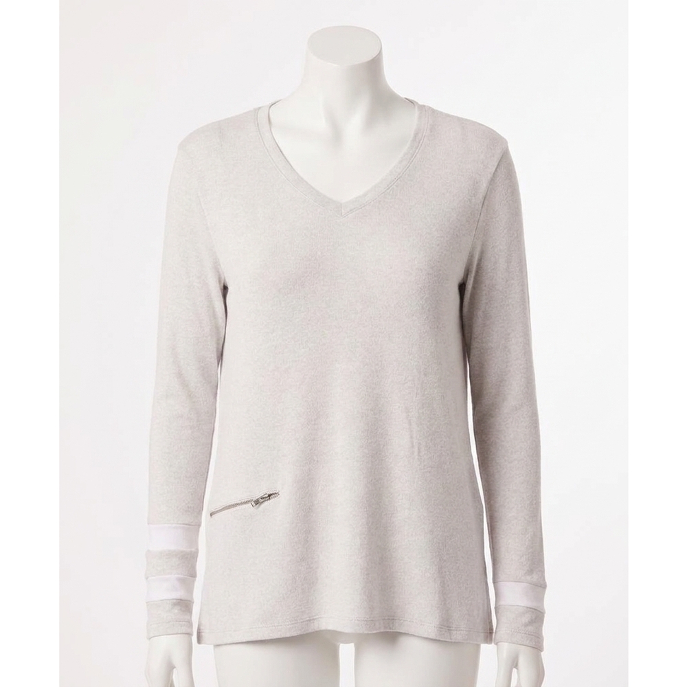 NEW FRENCH KYSS zip pocket v-neck top in slate/white